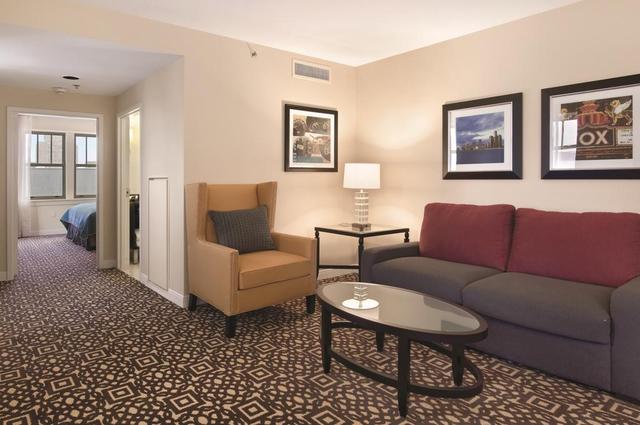 DoubleTree Suites by Hilton Detroit