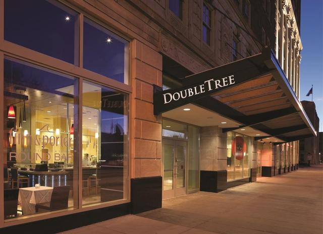 DoubleTree Suites by Hilton Detroit