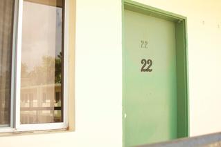 2 Bedroom / 1 Bath Only 5 Minutes Away From Bank Of Hawaii