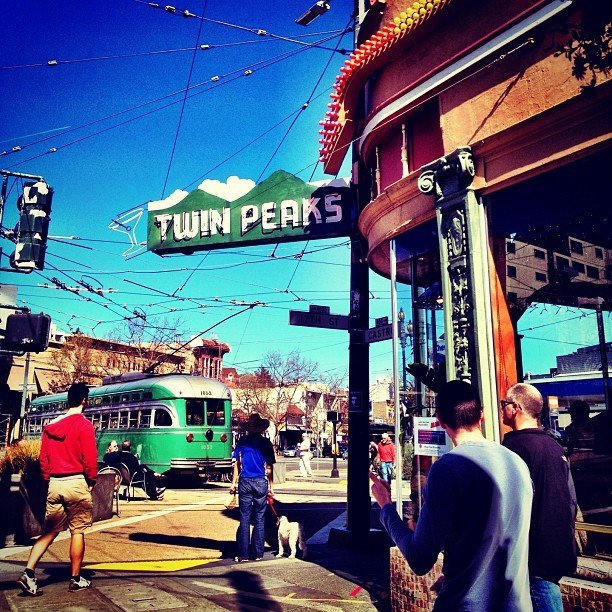 Twin Peaks Tavern