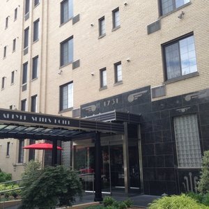 Carlyle Suites Hotel