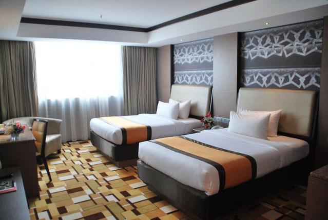 Grand Paragon Hotel