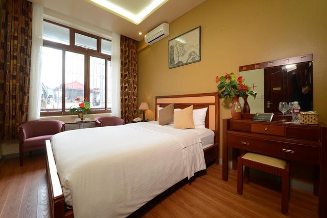 The Artisan Lakeview Hotel