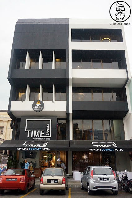  The Time Capsule Hotel